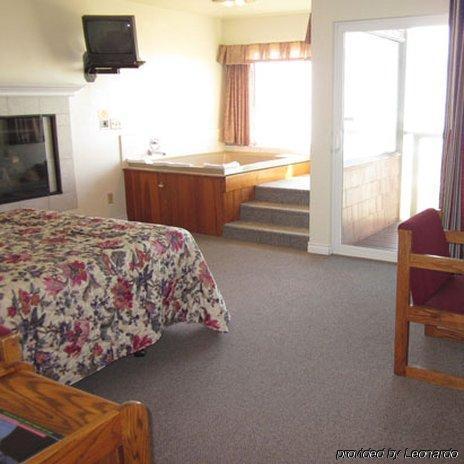 Cozy Cove Beachfront Resort Inn Линкольн-Сити Номер фото