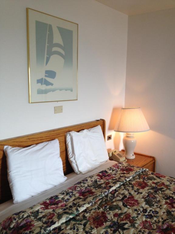 Cozy Cove Beachfront Resort Inn Линкольн-Сити Номер фото