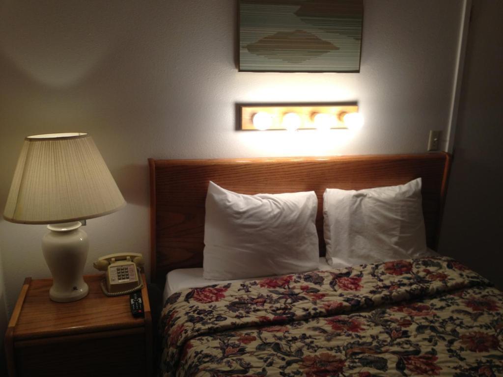 Cozy Cove Beachfront Resort Inn Линкольн-Сити Номер фото